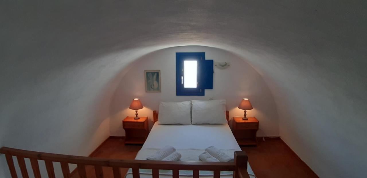 Villa Spyros Santorini Периса Екстериор снимка